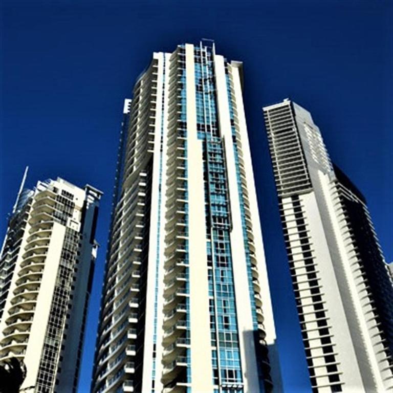 Deluxe Chevron Renaissance Apartment Gold Coast Exterior photo