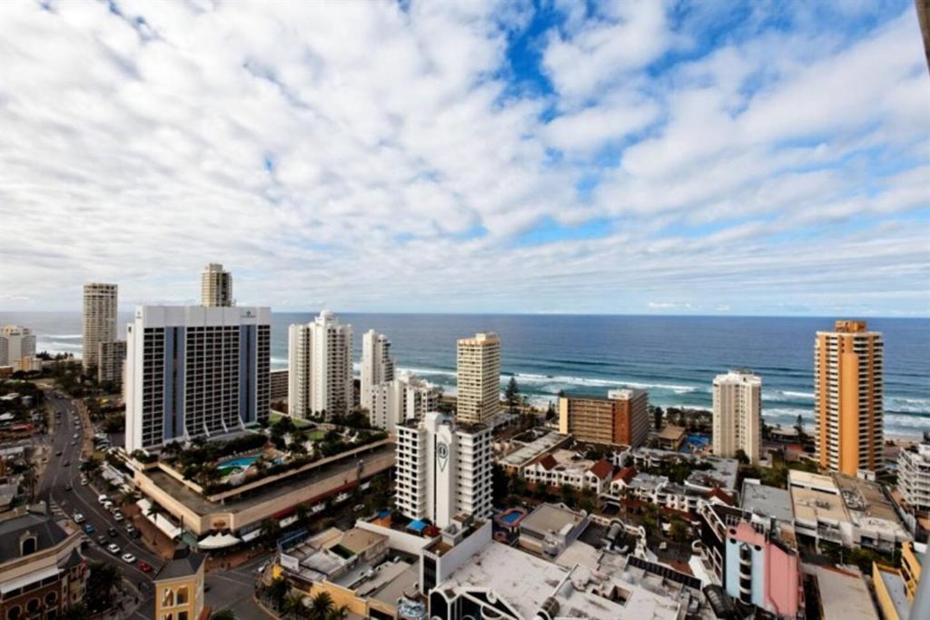 Deluxe Chevron Renaissance Apartment Gold Coast Exterior photo