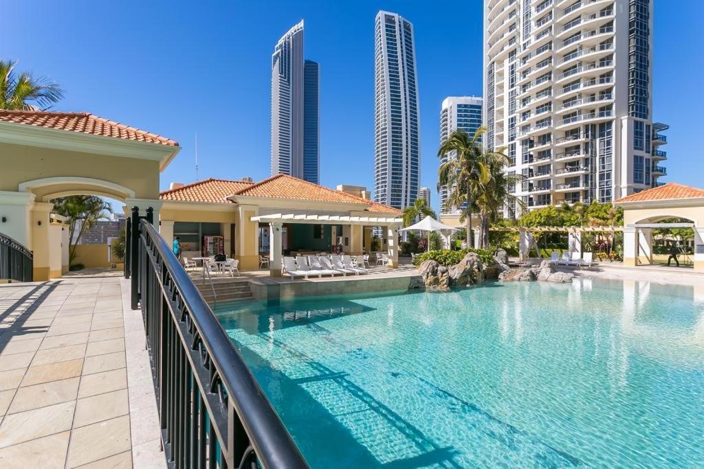 Deluxe Chevron Renaissance Apartment Gold Coast Exterior photo